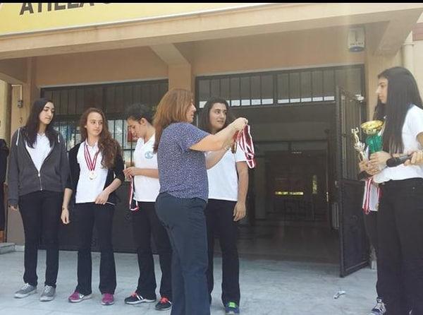 Okulumuz badminton kız takımı ilçe birincisi oldu.